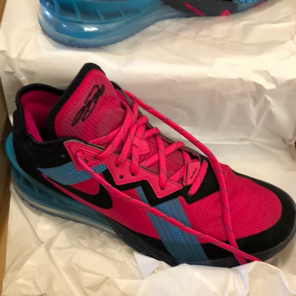 Lebron  sneakers Nike react sole. Size 9.5